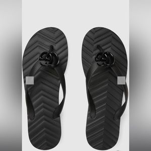 GUCCI Women's chevron thong sandal